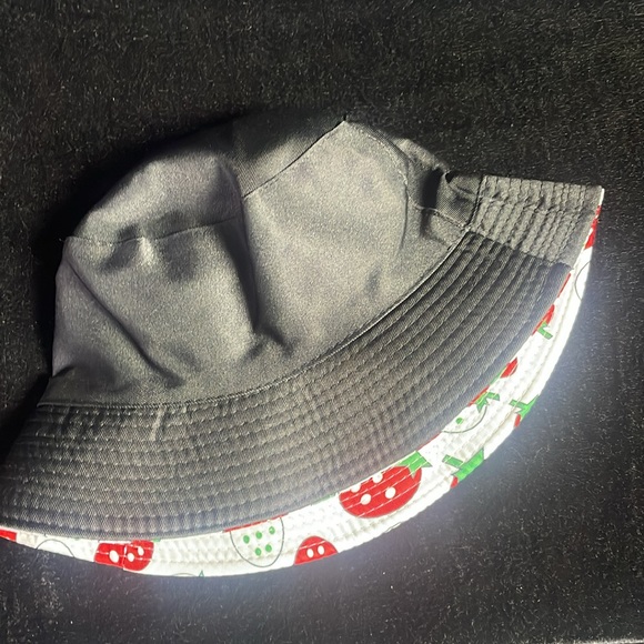 Riversible Strawberry Bucket Hat - Picture 2 of 2